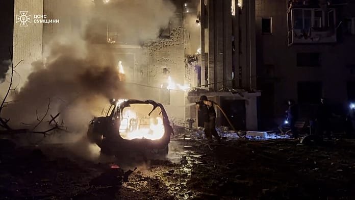 Nuevos ataques de drones rusos en la región de Sumy en Ucrania, evacuan a vecinos por los incendios