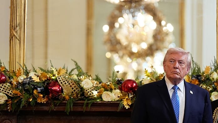 Trump ordena bloquear petroleros sancionados de Venezuela y amenaza con una escalada militar