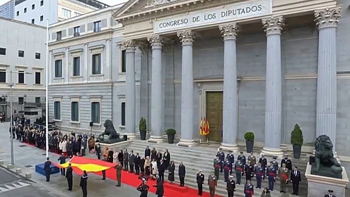 España celebra el Día de la Constitución entre críticas y llamados a proteger el Estado de Bienestar