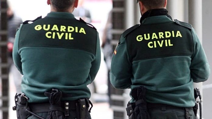 Dos sospechosos por un doble asesinato se atrincheran en una casa en Elche