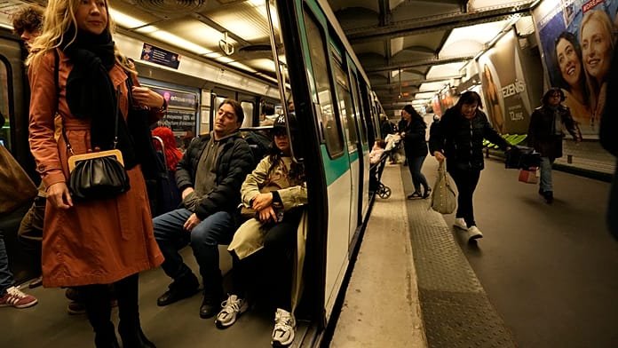 Un hombre hiere a 3 mujeres con un cuchillo en el metro de París
