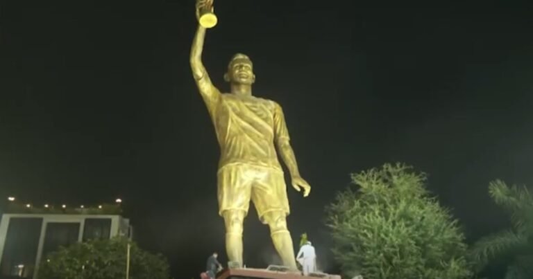 India recibe a Messi con una espectacular estatua rumbo al Guinness y una devoción que desborda en las calles