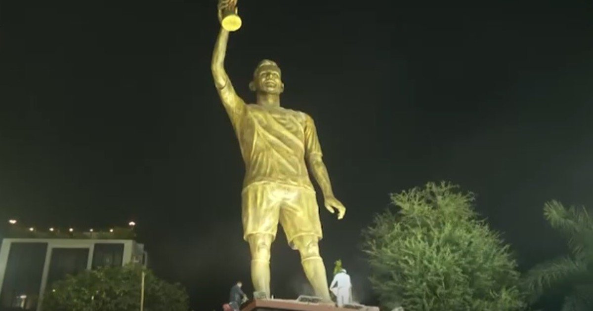 India recibe a Messi con una espectacular estatua rumbo al Guinness y una devoción que desborda en las calles