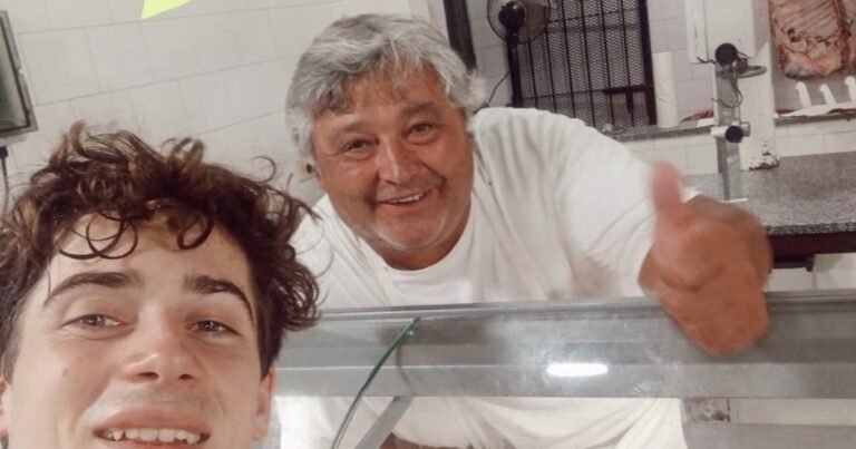 Las vacaciones de Franco Colapinto en Argentina: pasó por un supermercado en San Andrés de Giles, compró una leche chocolatada y se sacó una selfie con el carnicero