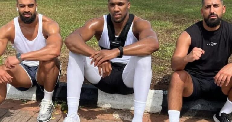 "Mis muchachos": quiénes eran las dos personas que murieron en el accidente de Anthony Joshua en Nigeria