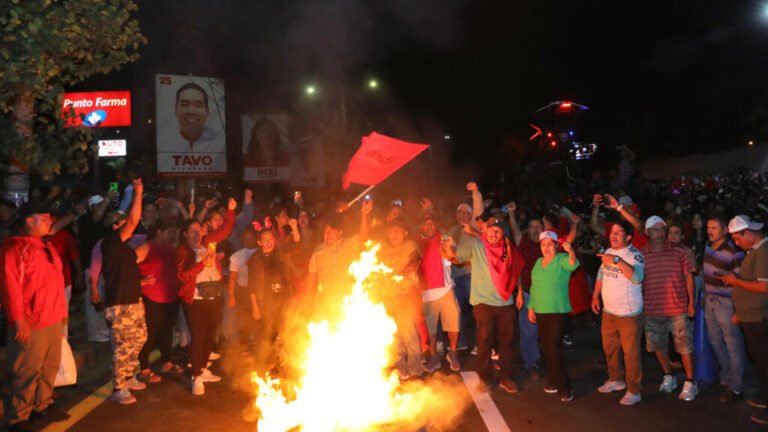 Elecciones en Honduras: la presidenta denuncia un “golpe electoral”, mientras las protestas llegan al CNE