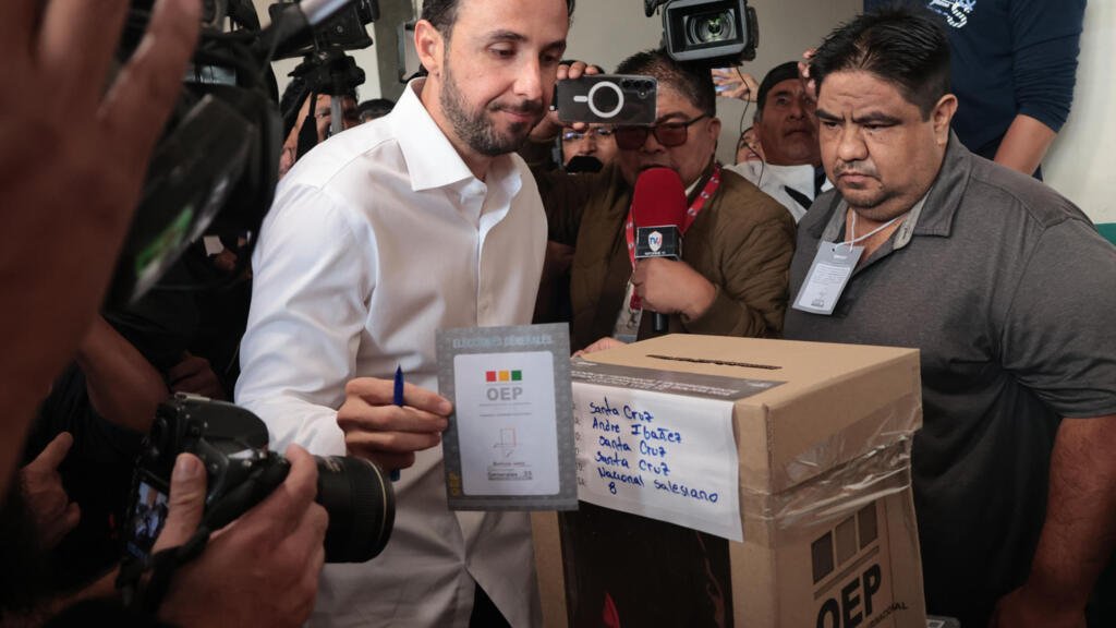 Golpes e insultos opacan la inscripción de candidatos a las elecciones regionales de Bolivia