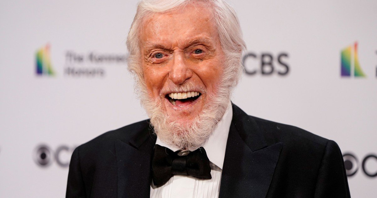 Dick Van Dyke cumple hoy 100 años: secretos del comediante eterno