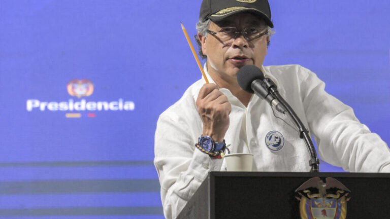 Colombia: Petro declara emergencia económica ante una "inminente crisis fiscal"