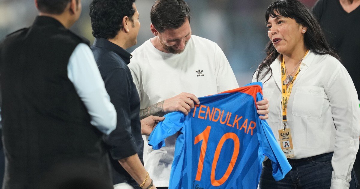 Messi sigue de gira por India: encuentro con el "Dios del criquet", el pedido frustrado de un "free kick" y el juego con De Paul y Suárez