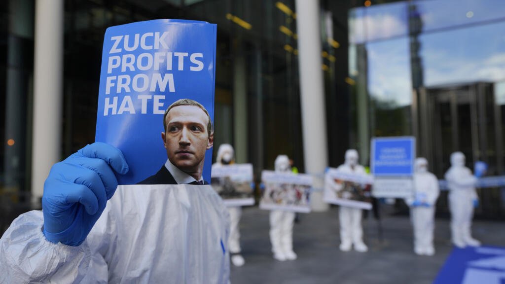 Activista británico contra la desinformación queda protegido contra eventual deportación