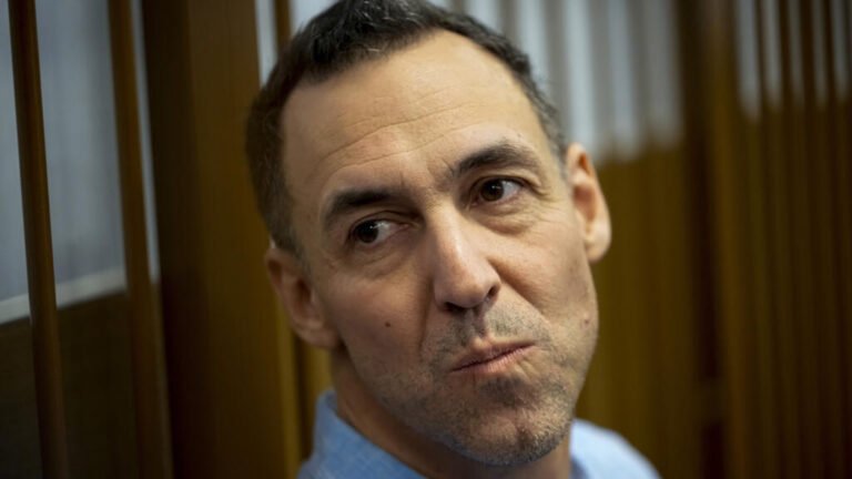 Moscú dice haber hecho una "propuesta" a París sobre Laurent Vinatier, encarcelado en Rusia