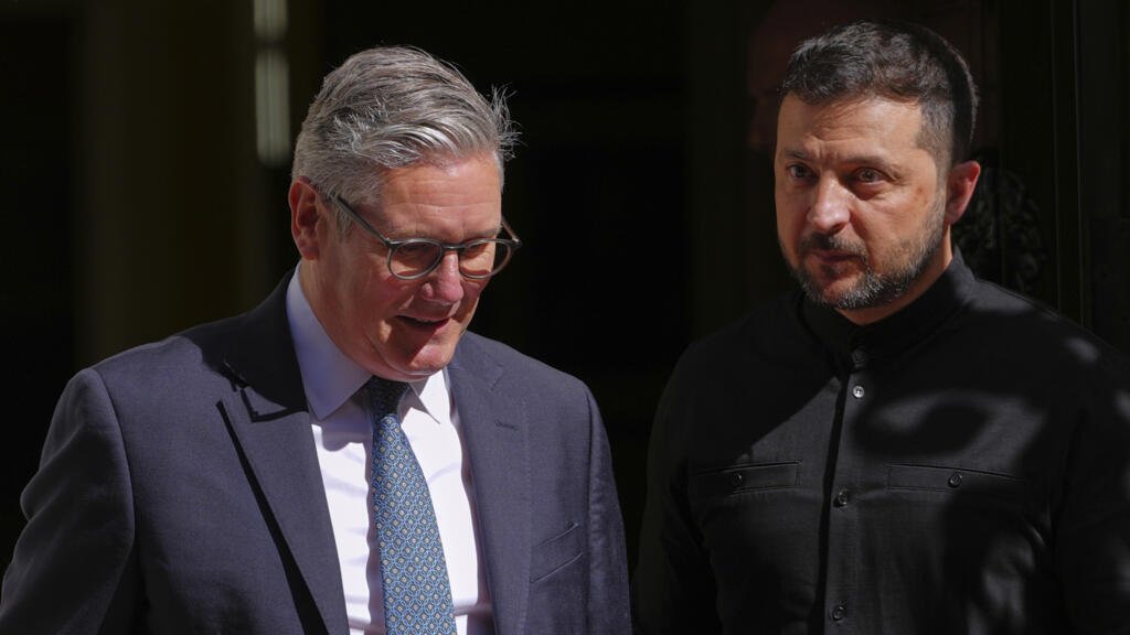 Zelenski llega a Londres para reunirse con Starmer, Merz y Macron,  en una semana de alto voltaje diplomático