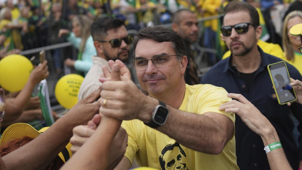 Flávio Bolsonaro obtiene el aval de su padre para pugnar por la Presidencia de Brasil