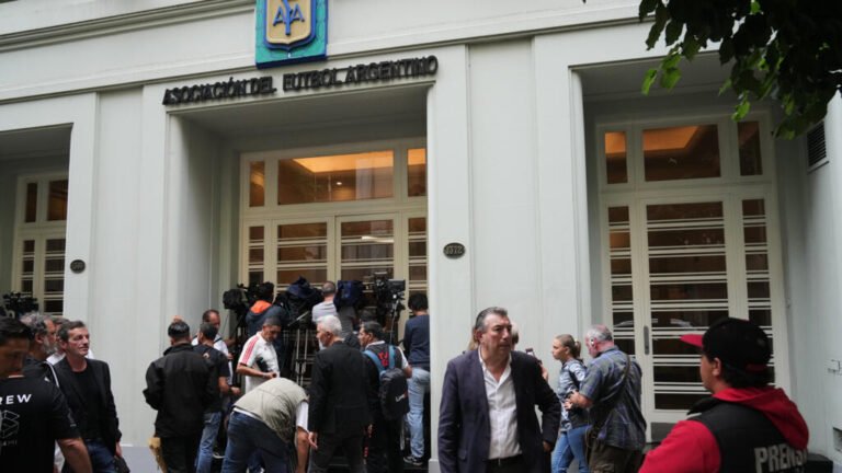 Argentina: la Policía allana sede de la AFA y al menos 12 clubes de fútbol por presunto lavado de dinero