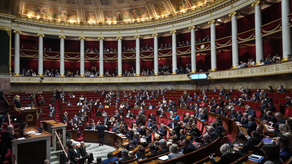 Francia: Asamblea Nacional aprueba presupuesto de seguridad social sin la polémica reforma pensional