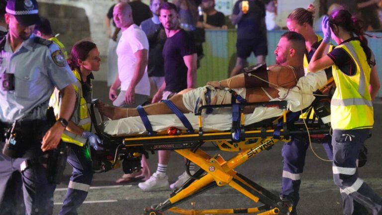 Al menos 11 muertos en un tiroteo en la playa de Bondi, en Sídney, dirigido contra la comunidad judía