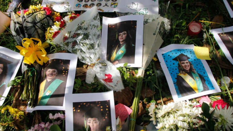 Luto en Colombia: accidente de autobús deja sin vida a su conductor y 16 adolescentes en Antioquia