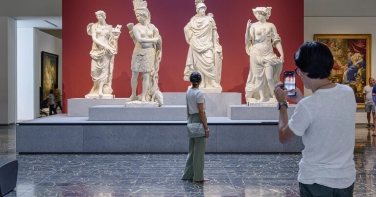 Abu Dhabi acelera su metamorfosis cultural con el Louvre y el futuro Guggenheim en la Isla de Saadiyat