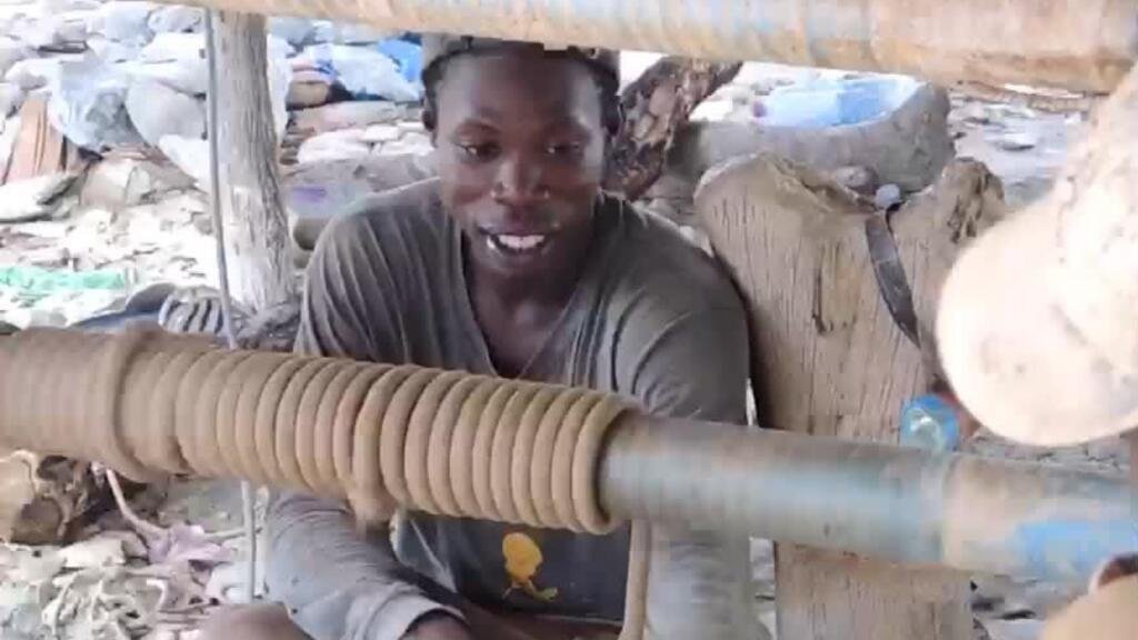 Jóvenes en Senegal buscan en el oro salidas a la precariedad