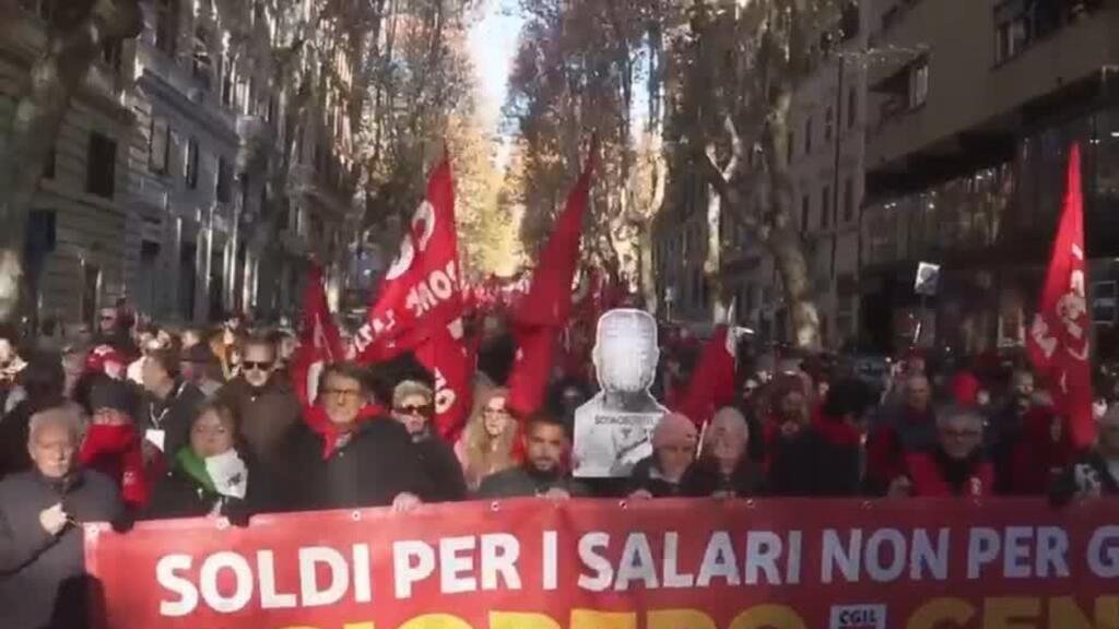 Italia: manifestaciones contra el proyecto de presupuesto para 2026 de Giorgia Meloni