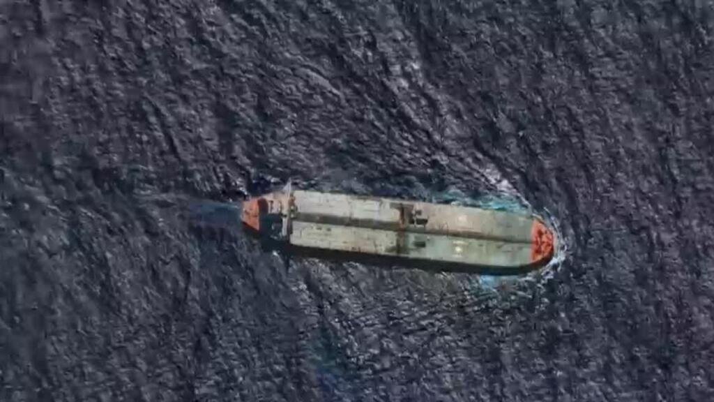 Trump ordena el bloqueo "total y completo" de buques petroleros que entren o salgan de Venezuela