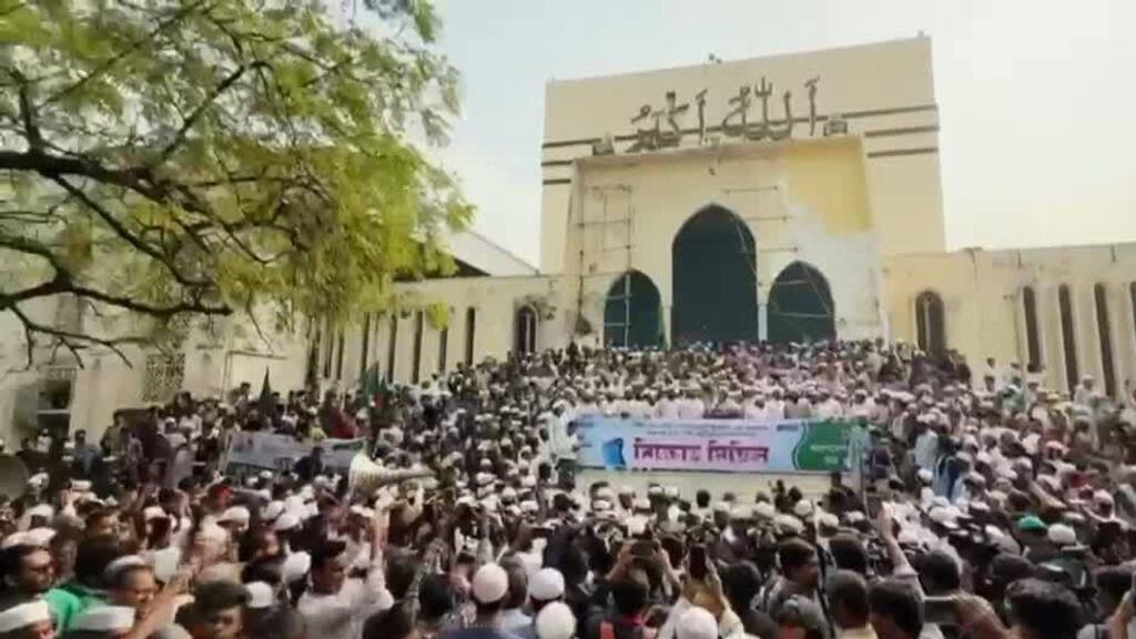 Violentas protestas en Bangladesh tras asesinato de líder juvenil