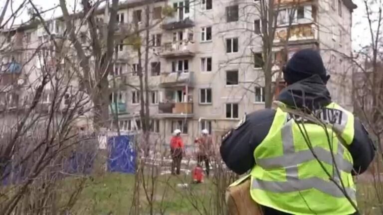 Zelenski cuestiona prioridades de Putin en conversaciones de paz
