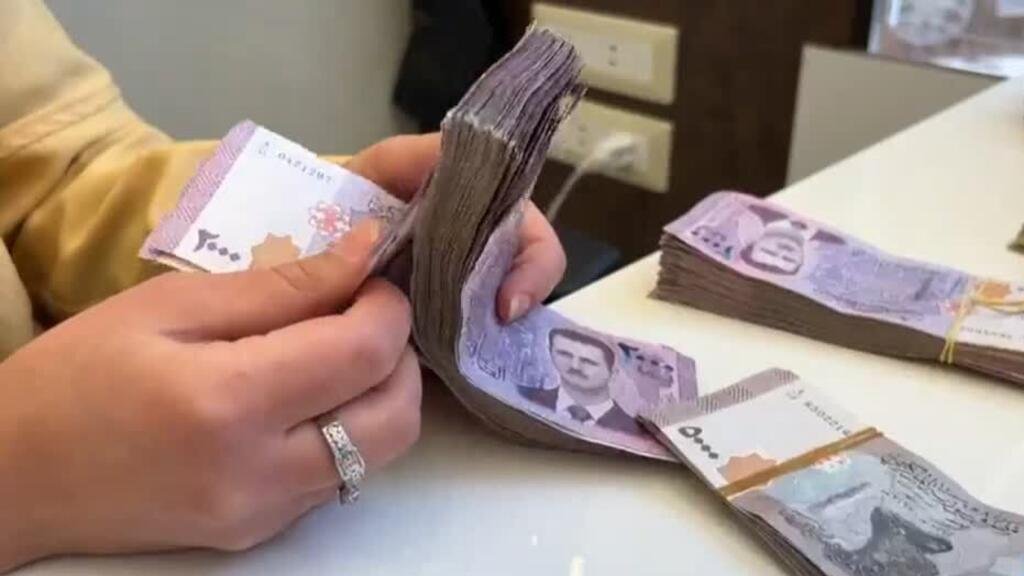 Siria alista reforma monetaria y entrada en circulación de nuevos billetes a partir de 2026