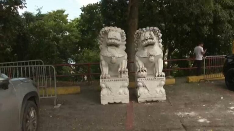 Panamá derriba monumento chino en medio de tensiones por control del canal