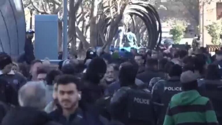 Protestas estallan en Irán por la crisis económica y el desplome de la moneda