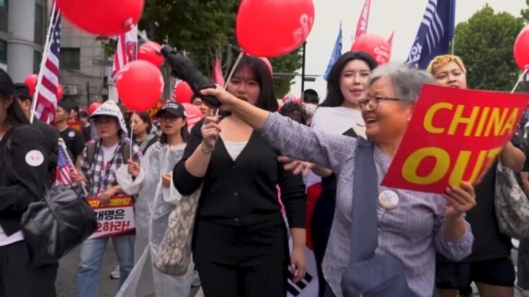 Con marchas y discursos xenófobos, exigen a los chinos abandonar Corea del Sur