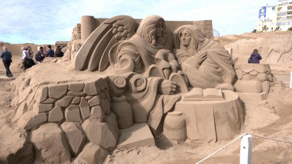 Canarias: un pesebre esculpido en arena causa sensación cada año