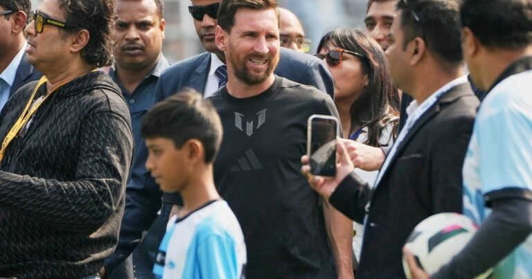 Las primeras 24 horas frenéticas de Messi en India: devoción, caos y un ministro que lo hizo correr más de la cuenta
