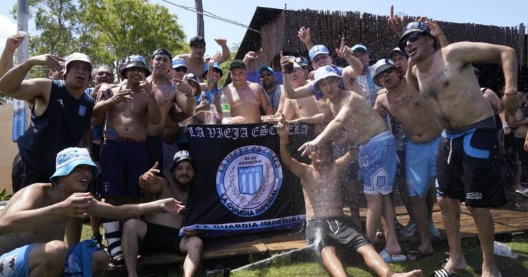 Agua, cerveza y fiesta: Racing le hace frente al infierno de Santiago del Estero y revoluciona la ciudad a la espera de Estudiantes