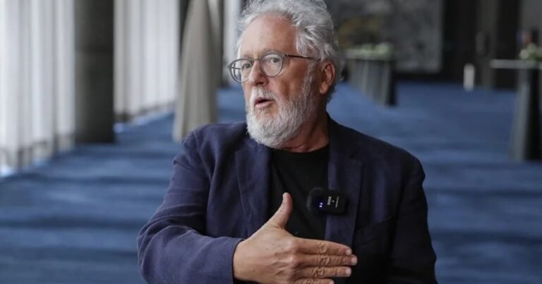 Héctor Abad planea que su próximo libro sea sobre dos hermanos en la Guerra Civil Española