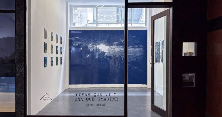 La experiencia del Camino de Santiago inspira la nueva muestra de Diego Beyró