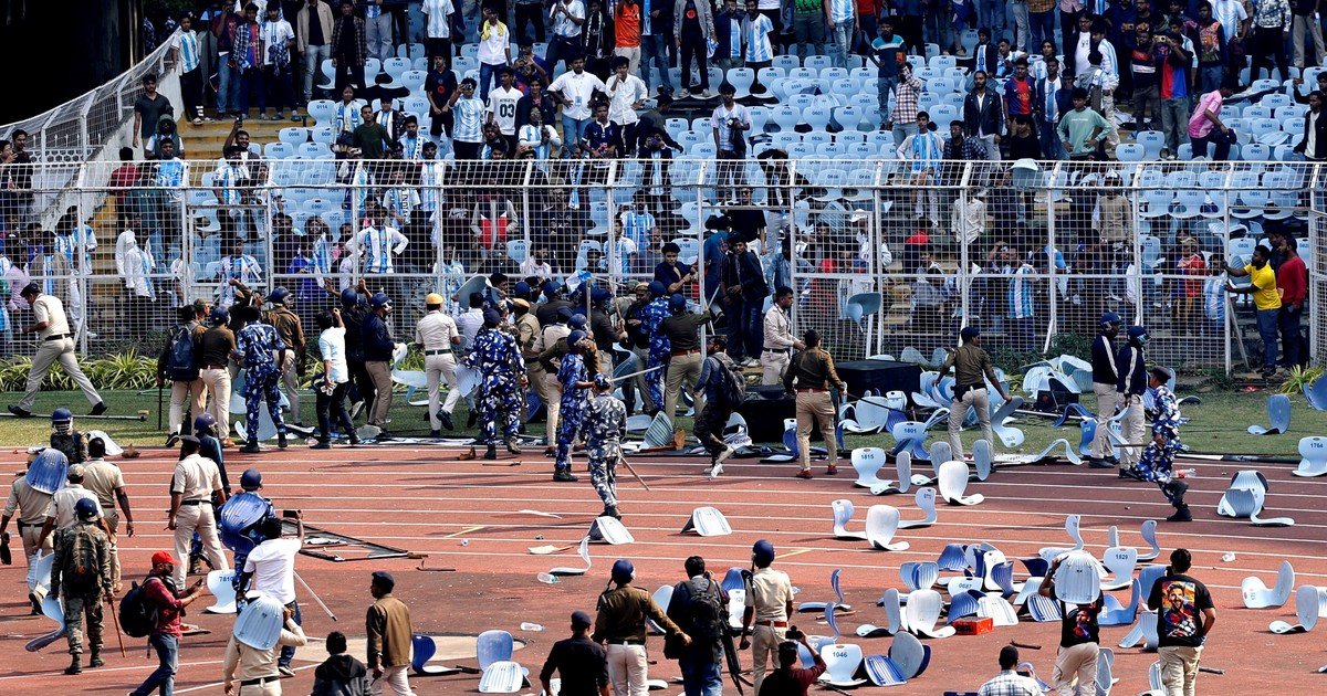 Caos y disturbios en la visita de Messi a India: "La Pulga" debió irse del estadio en medio de los incidentes y detuvieron al organizador