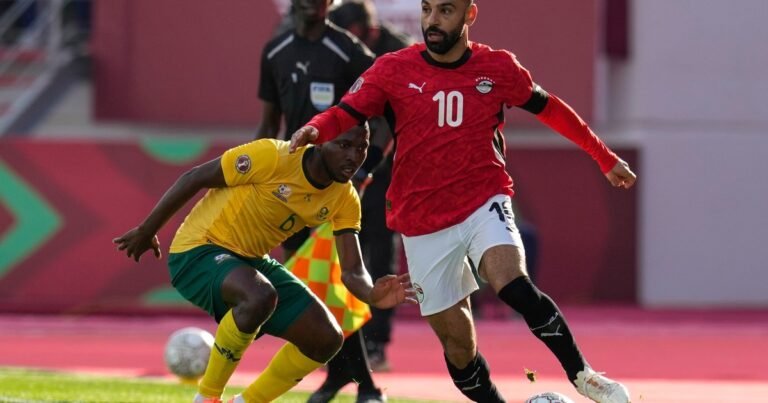 Mohamed Salah volvió a ser héroe de Egipto en la Copa Africana de Naciones: le ganó a Sudáfrica por un guiño del VAR y se metió en octavos