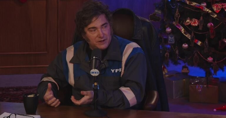 Javier Milei apoyó a Verón por el pasillo de espaldas que le hizo Estudiantes a Rosario Central: "No se dejó humillar"