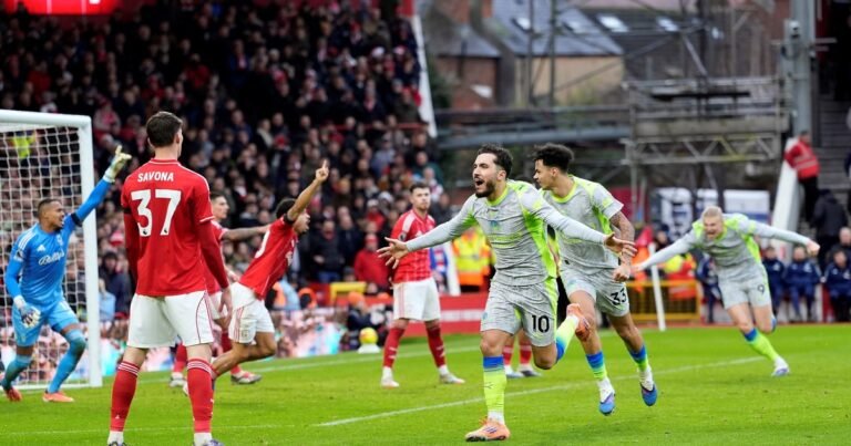 Premier League: Manchester City se llevó un triunfo ante Nottingham Forest de la mano de Cherki y le puso presión al Arsenal