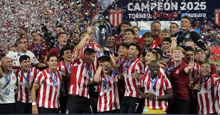 Estudiantes y la dulce revancha del campeón: le ganó a Racing en los penales y, contra viento y marea, es el patrón del Torneo Clausura