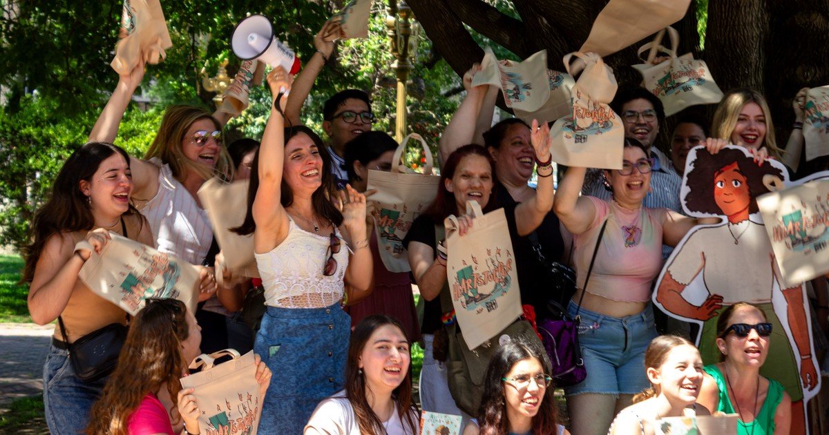 Lectores argentinos de ‘Heartstopper’ lanzaron una campaña para que Alice Oseman visite Buenos Aires