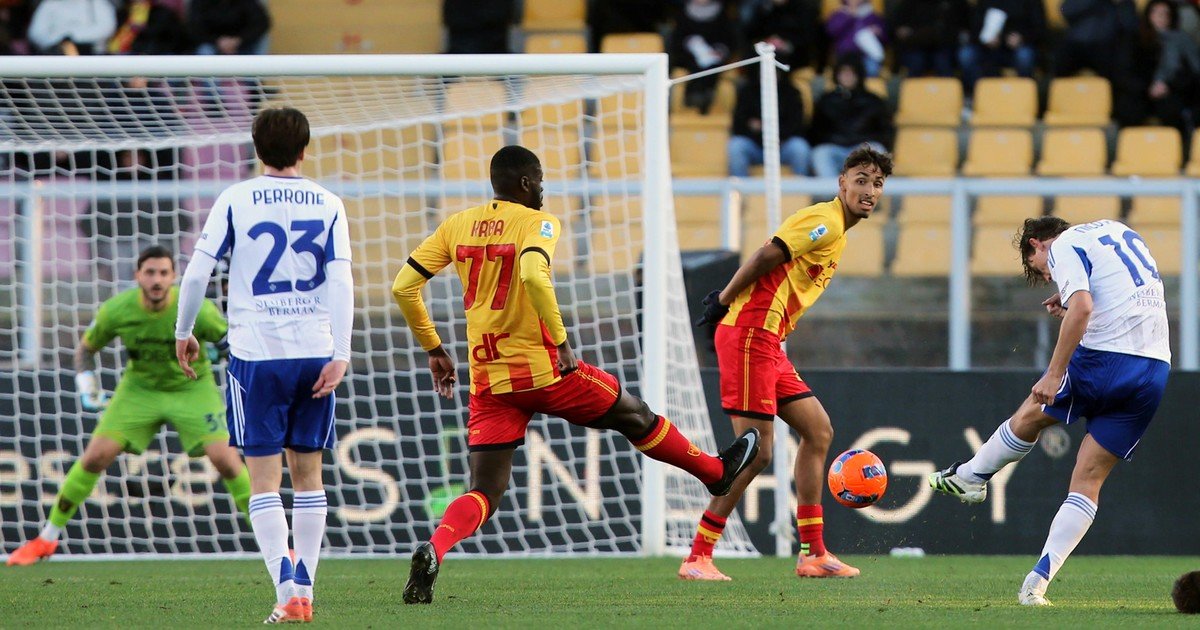 Nico Paz clavó un golazo para abrir la goleada del Como en la Serie A de Italia y cerró un año soñado