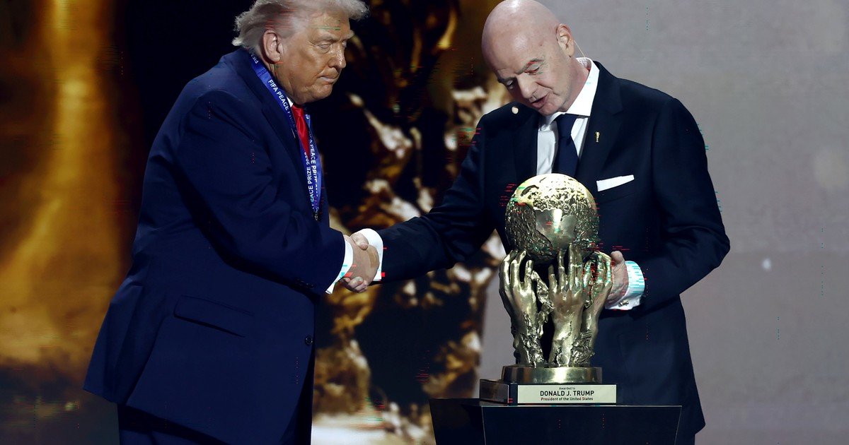 Donald Trump se robó el protagonismo en el sorteo del Mundial 2026 y y Gianni Infantino lo sorprendió al darle el premio de la Paz de la FIFA