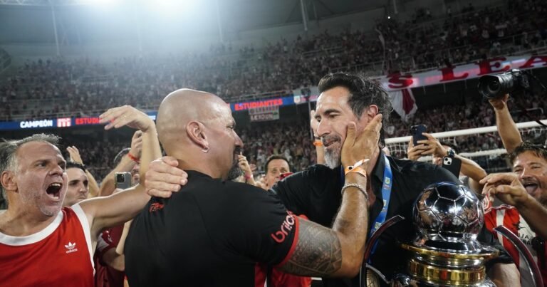 Juan Sebastián Verón, entre la renovación de Domínguez y la euforia por Estudiantes campeón: "Revertimos algo que fue muy injusto"