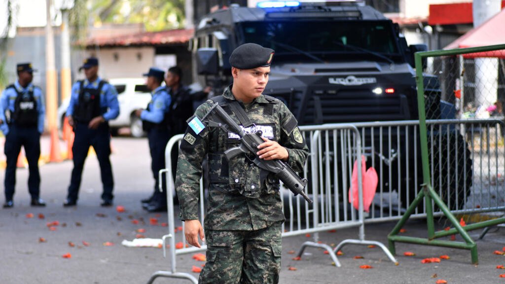 "No va a haber ningún golpe": las Fuerzas Armadas de Honduras cierran filas con el Gobierno