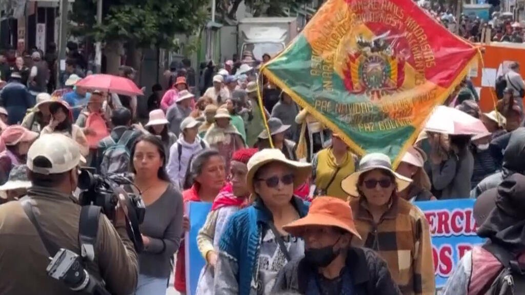 Reducción de los subsidios a los combustibles provoca indignación y caos en Bolivia