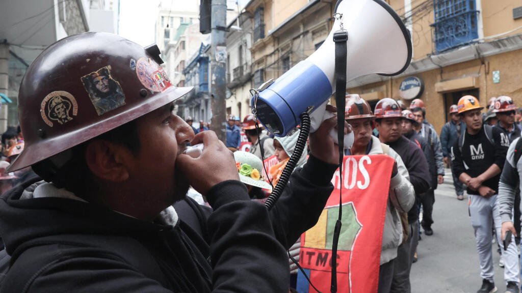 Bolivia: nuevos choques entre sindicalistas y la Policía por eliminación de subsidio a combustibles