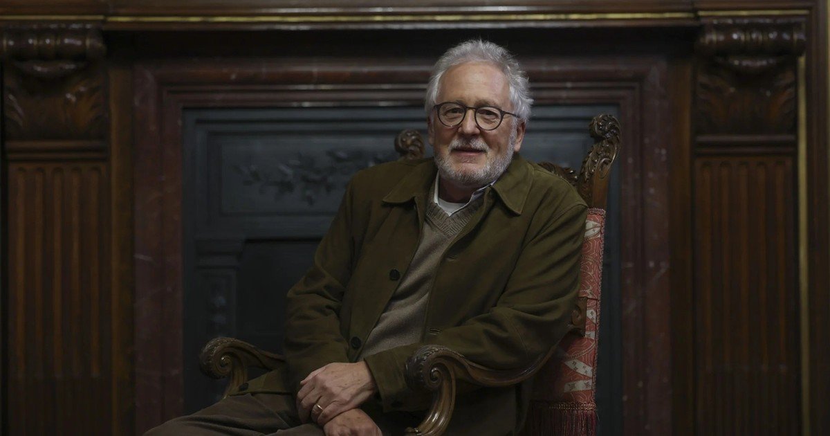 Héctor Abad Faciolince denuncia una “política caótica de puros intereses” tras el regreso de Trump